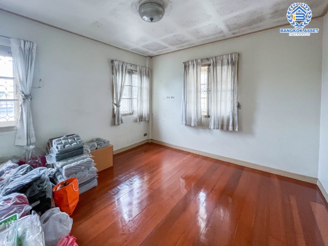 *****บ้านแฝดมือสองย่านปทุมธานี ม.พหลโยธิน64 พหลโยธิน เนื้อที่กว้างขวางถึง 40 ตร.ว. ฟังก์ชัน 3 ห้องนอน 2 ห้องน้ำ 2 ที่จอดรถ บรรยากาศเงียบสงบ ปลอดภัย ถนนซอยกว้าง บนทำเลเยี่ยม เพียง 15 นาทีก็ถึงรถไฟฟ้าสายสีเขียว "สถานีคูคต" ใกล้เซียร์รังสิต